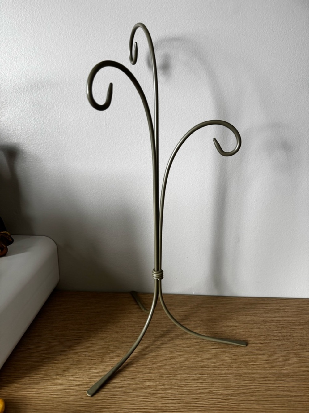 Metal Jewelry Tree Stand in Green